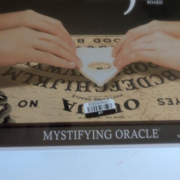NWT Ouija Mystifying Oracle Halloween Classic Board Game Hasbro Spooky Seance - Picture 4 of 11